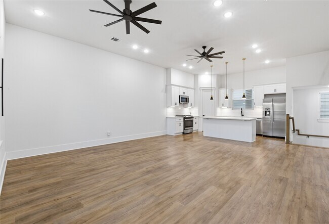 Building Photo - 1243 W 23rd St