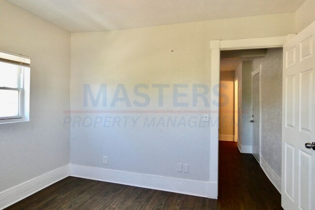 Building Photo - 420 Barker St