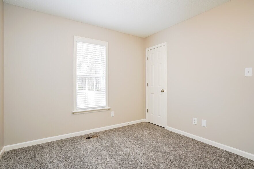 Building Photo - 77 Smiths Creek Dr