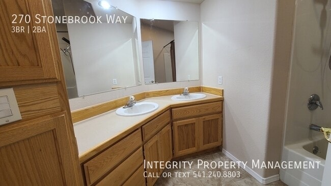 Building Photo - 270 Stonebrook Way