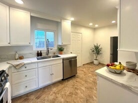 Building Photo - 325 E Stocker St