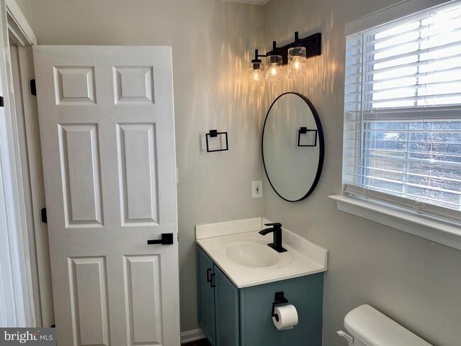 Building Photo - 142 Surrey Club Ln