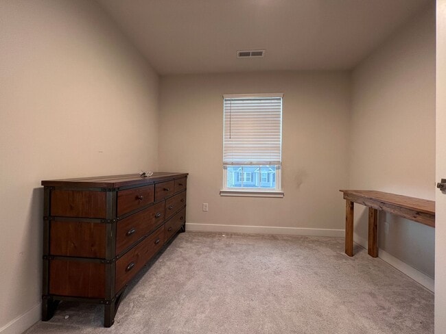 Building Photo - 217 Stonehurst Dr