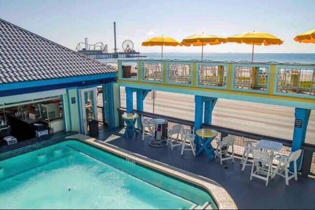 Building Photo - 3828 Seawall Blvd