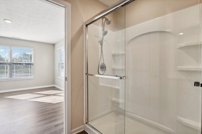 Building Photo - Fantastic 3bd/2ba home! Coming soon!