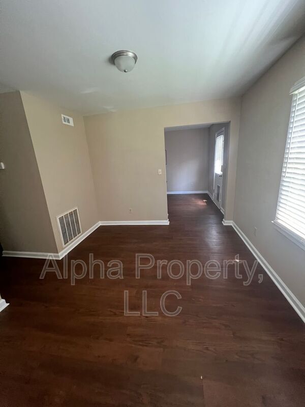 Building Photo - 213B Taylor Rd