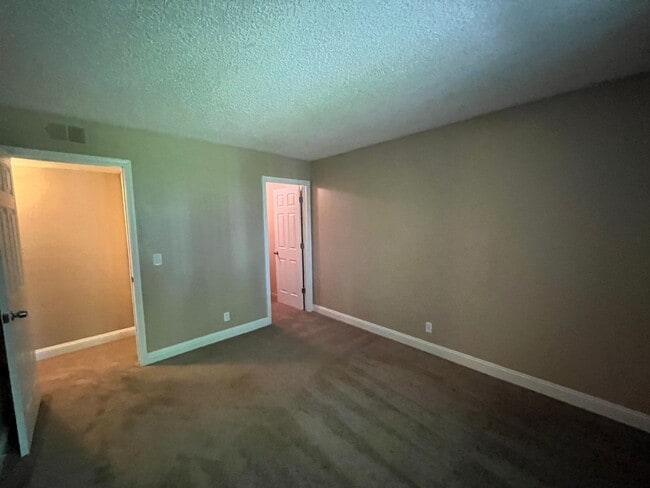 Building Photo - 2 Bedroom 1 Bathroom South Reno Condo