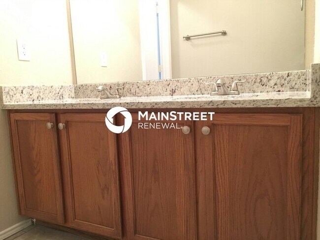 Building Photo - 4 Bedroom Pet-Friendly Home in Glenn Heights, TX with Main Street Renewal