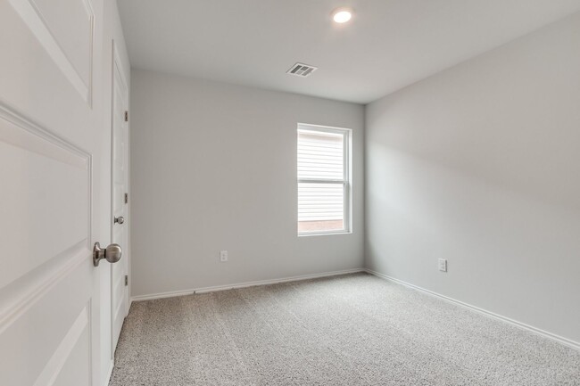 Building Photo - New construction in Piedmont schools!