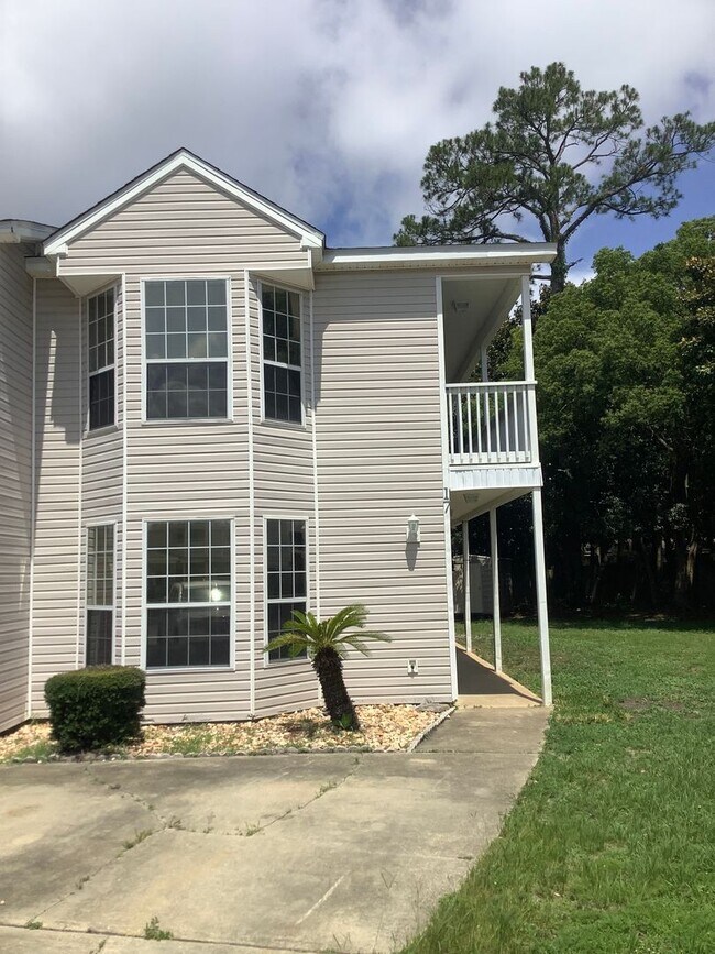 Primary Photo - Spacious 3BR/3BA Townhome in PRIME location!!