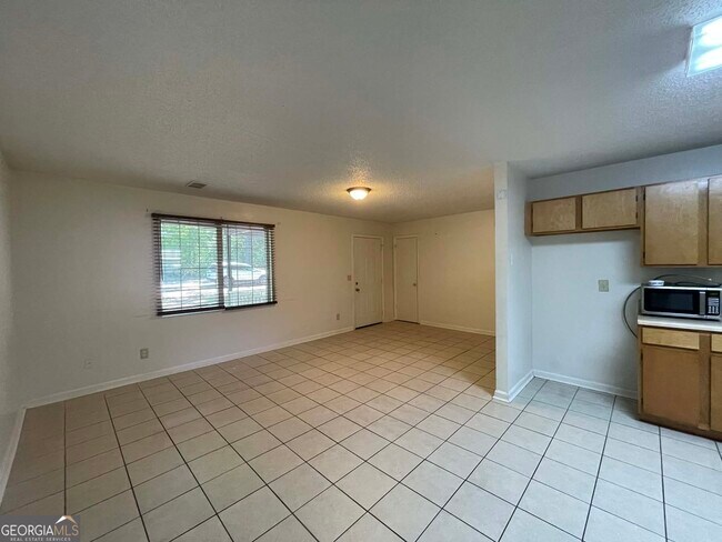 Building Photo - 205 Merlin Dr