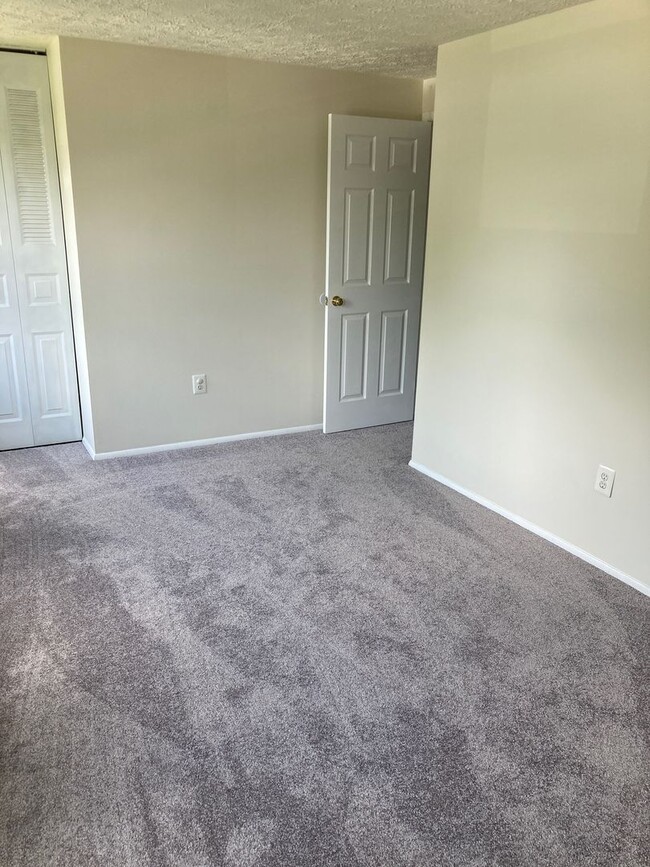 Building Photo - Farmbrook Rental