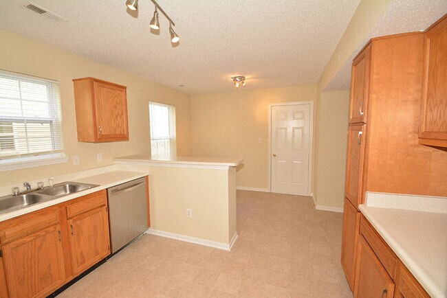Building Photo - Pike Township 4 bedroom home