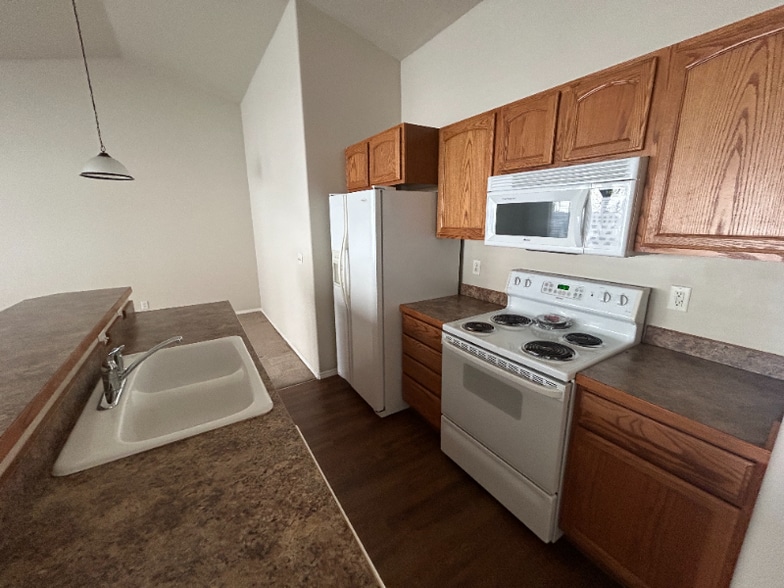 Building Photo - 1707 Dora Dr N