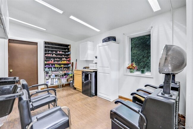 Building Photo - 199 NY-299