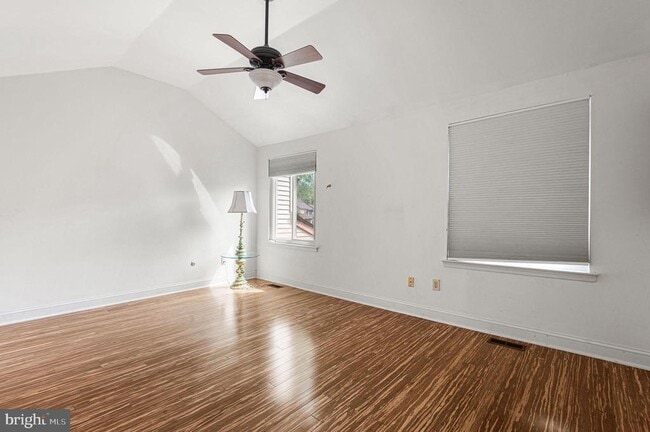 Building Photo - 303 Milford Ct