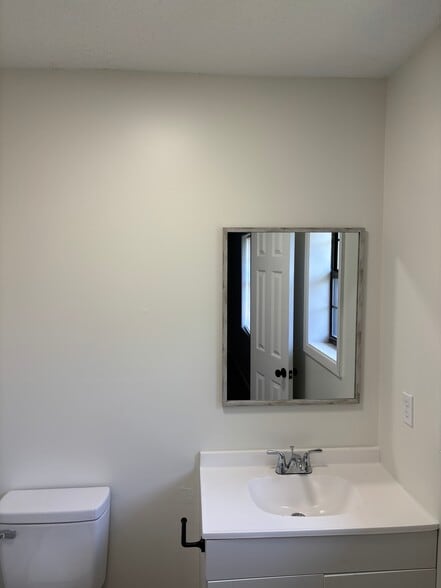 Master bath - 1235 Harrell