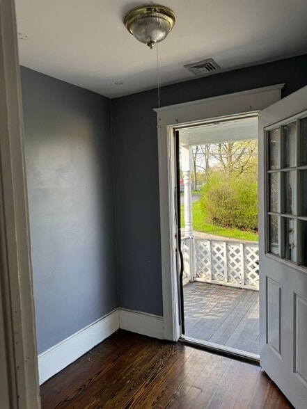 Building Photo - 9 Bartlett St