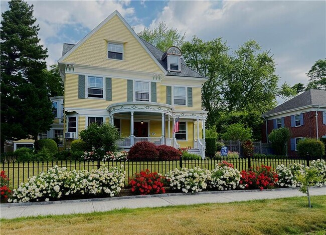 Building Photo - 283 Norwood Ave