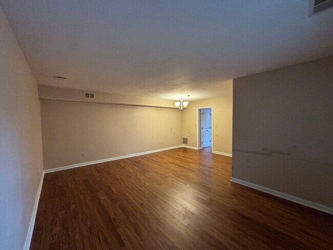 Building Photo - 1721 Donlee Dr