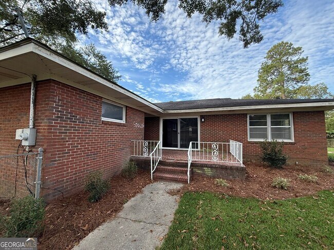 Building Photo - 412 Roberson St