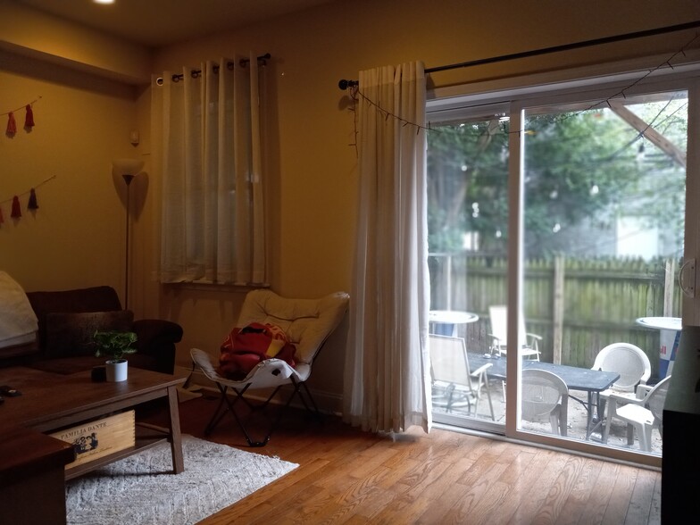 Building Photo - 1708 Fontain St