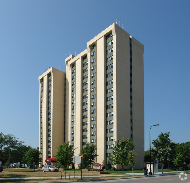 Building Photo - Lowry Tower