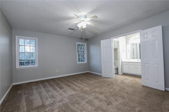 Building Photo - 3539 Tulip Dr