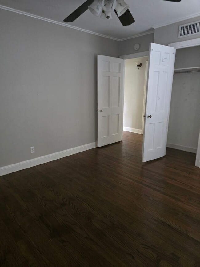 Building Photo - 3 bedroom 2 bathroom