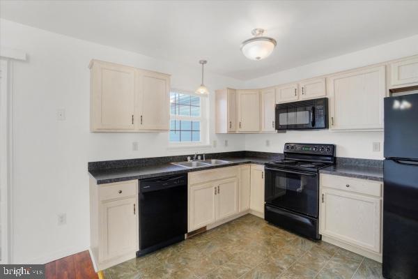 Building Photo - 655 Fisher Dr