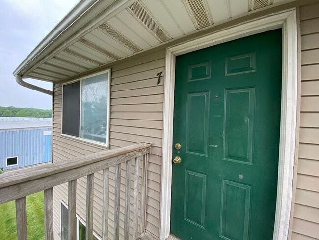 Building Photo - $1,050 | 2 Bedroom, 1 Bathroom Apartment | No Pets | Available for August 1st Move In!