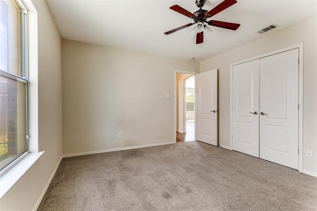 Building Photo - 725 Redwing Dr