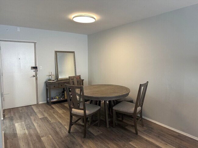 Building Photo - 405 N Ocean Blvd