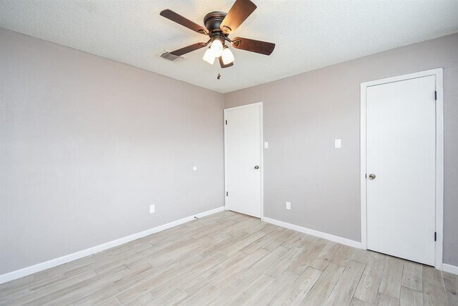 Building Photo - 11823 Zarroll Dr