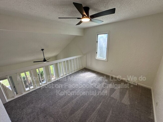 Building Photo - 3870 SW Harbor Dr