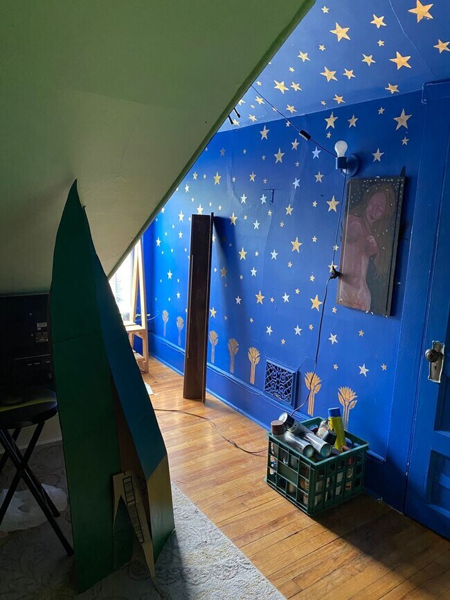 Building Photo - 560 Allen St