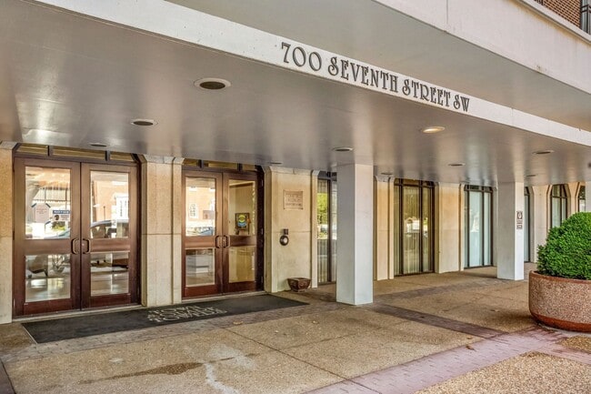 Building Photo - Available Now! 1 Bed / 1 Bath Condo in the...