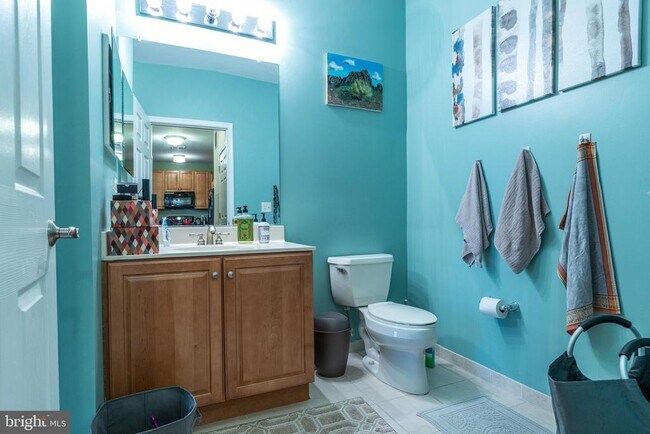 Building Photo - 200 W Elm St