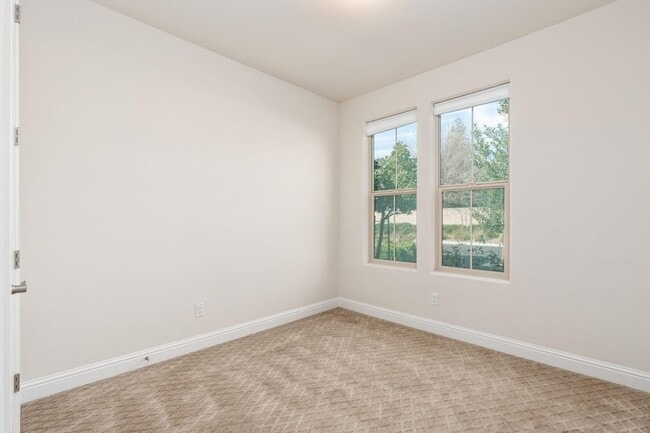 Building Photo - 1383 E Via Azzurra Way