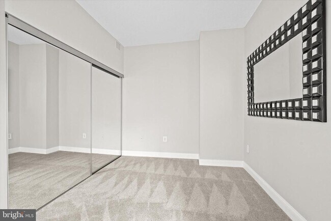 Building Photo - 3101 N Hampton Dr