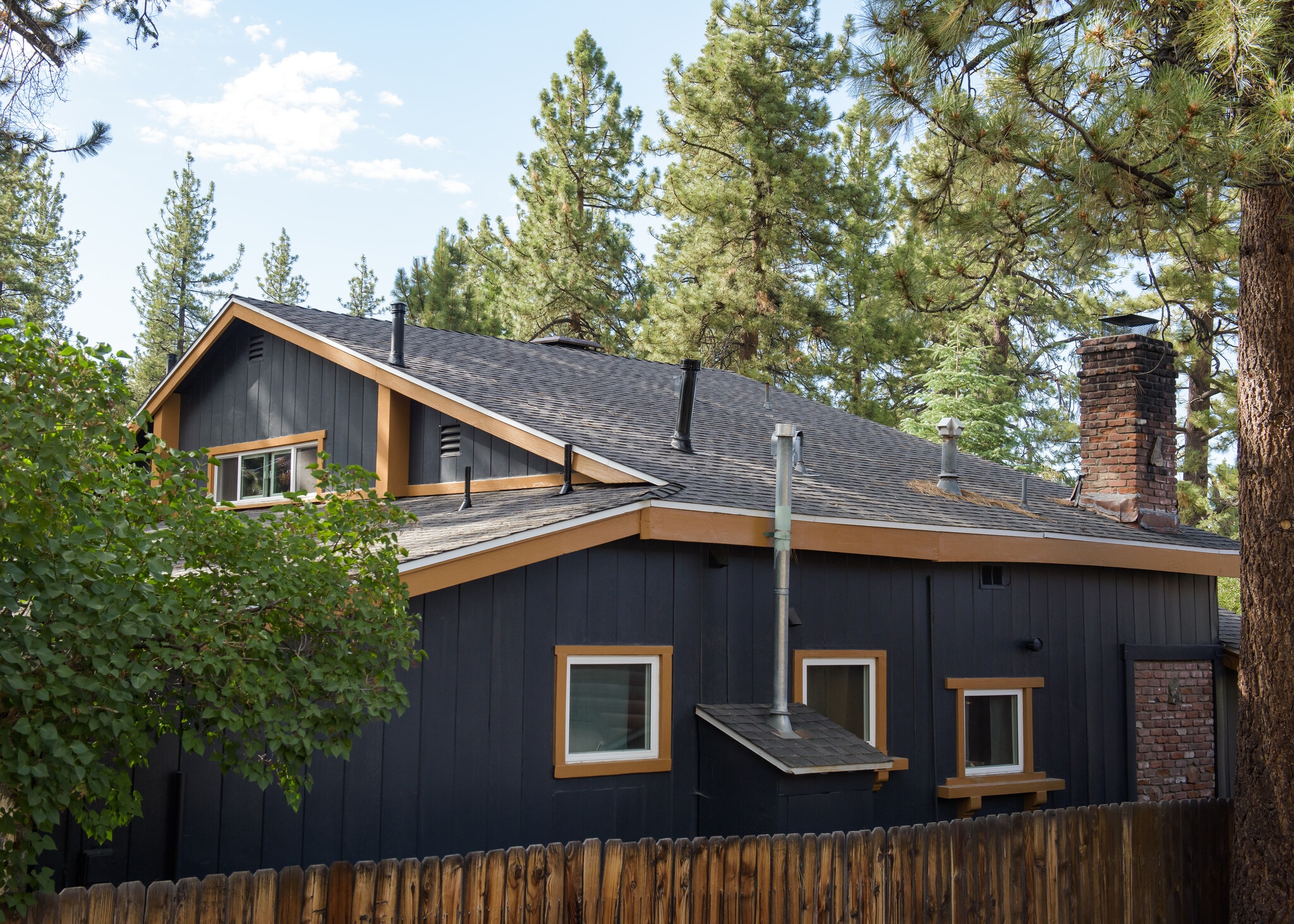 Side of Multi-Unit - 1097 Club View Dr