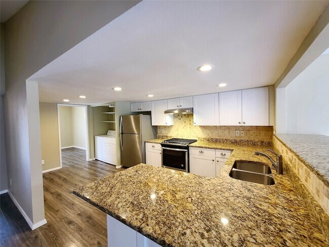 Building Photo - 4130 Santa Barbara Dr
