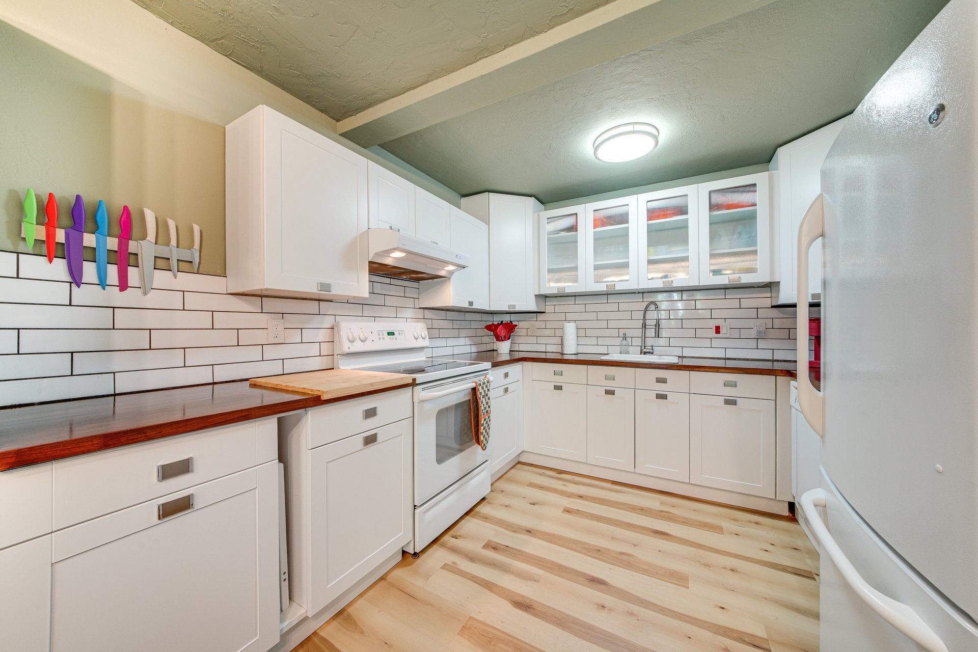 Building Photo - 1425 S Puget Dr