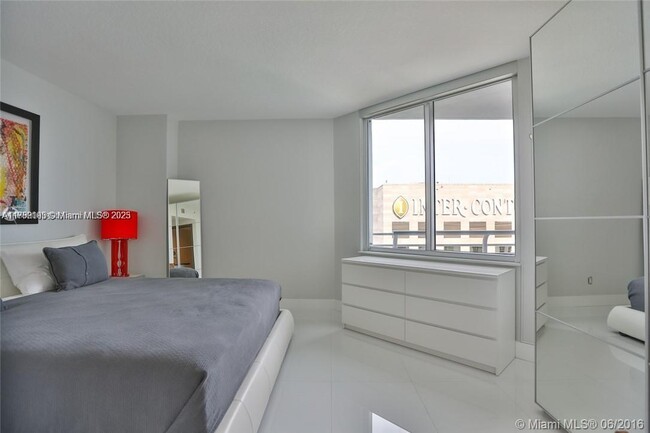 Building Photo - 335 S Biscayne Blvd
