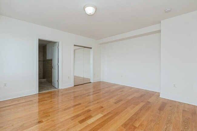 Building Photo - 125 43rd St