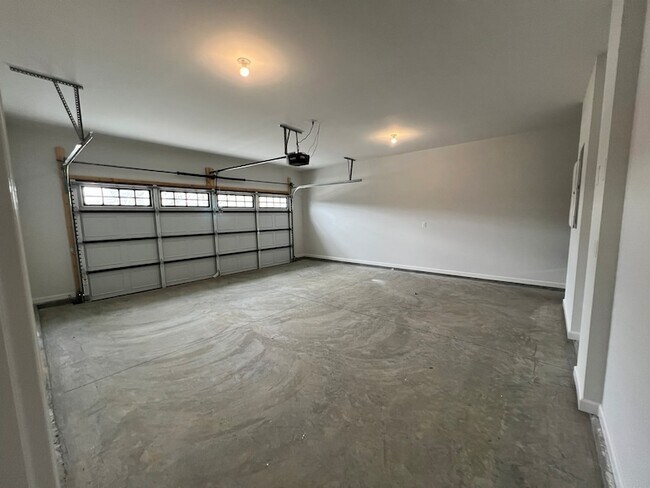 Building Photo - 967 Horse Mountain Rd