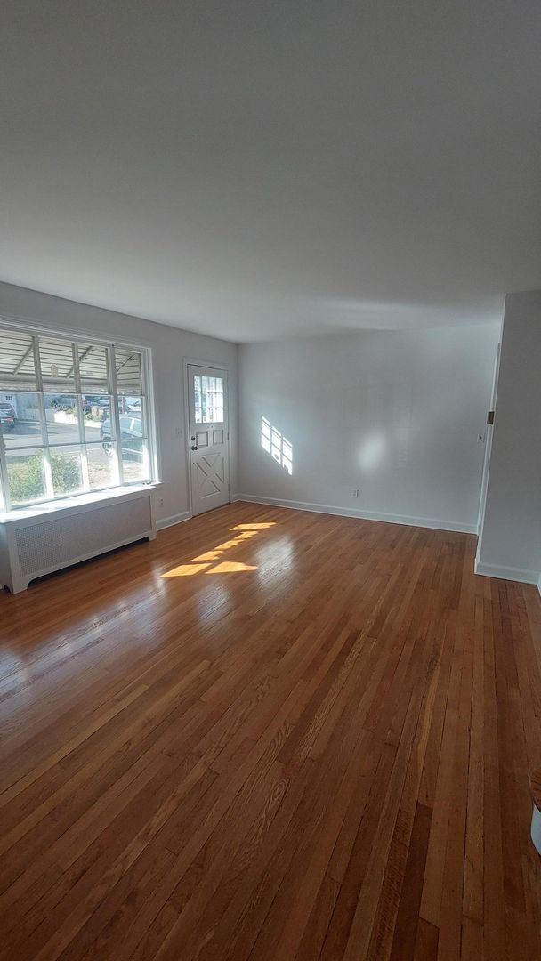 Building Photo - Cape Style Single Family 2 Bedroom/ 1 Bath...