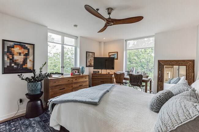 Building Photo - 1115 S Alamo St