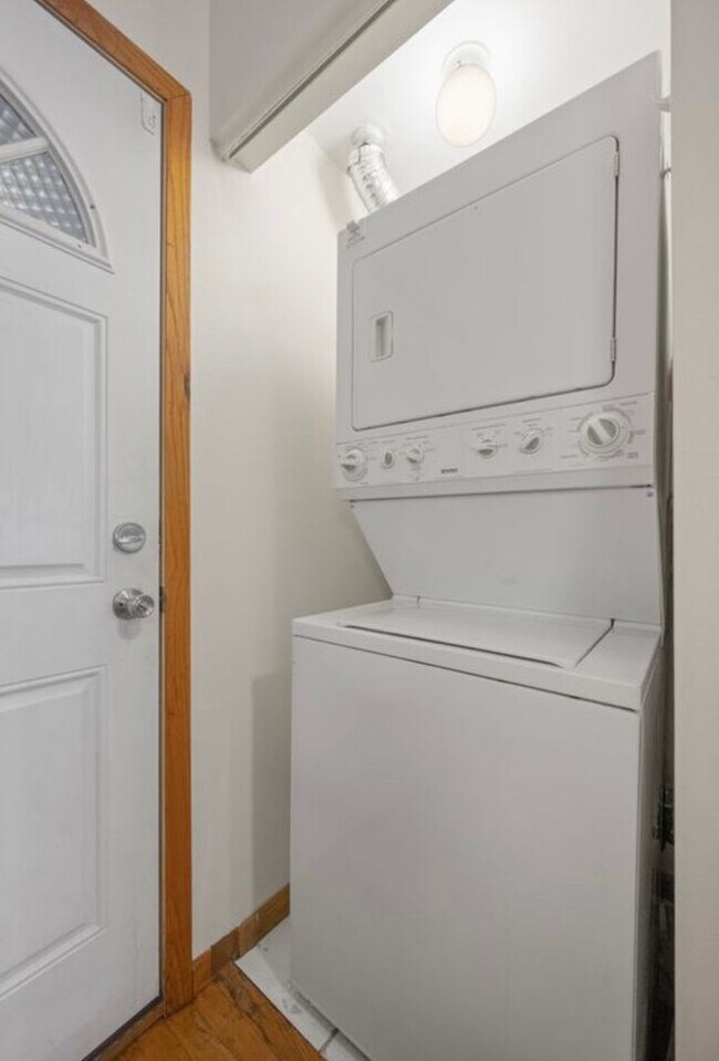 Building Photo - Spacious 2-Bedroom, 2-Bath Condo AVAILABLE NOW