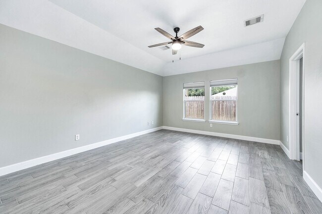 Building Photo - 5006 Riverbridge Ct